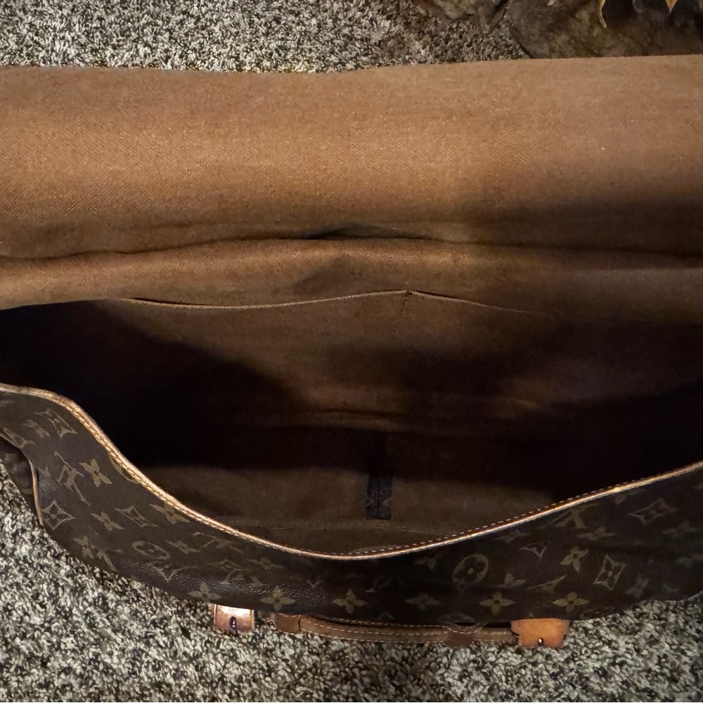 Louis Vuitton Saumur 43 Monogram